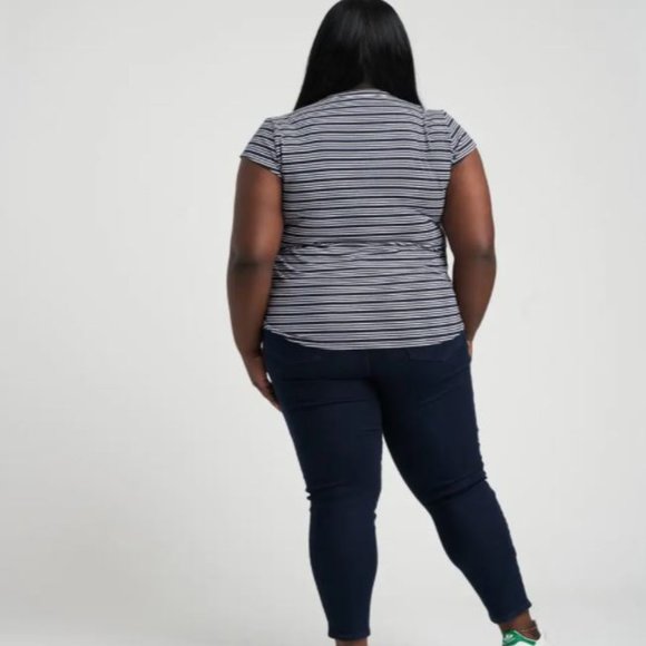 Universal Standard Ashley Cap Sleeve T - Picture 2 of 10